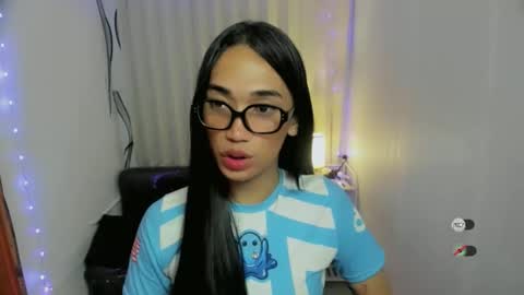 pixiedoll_ online show from January 15, 1:32 am