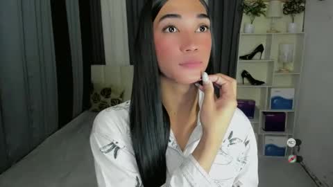 pixiedoll_ online show from February 25, 6:56 am