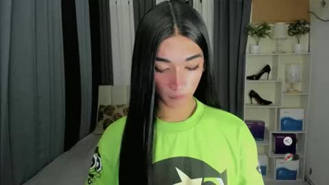 pixiedoll_ online show from February 27, 7:19 am