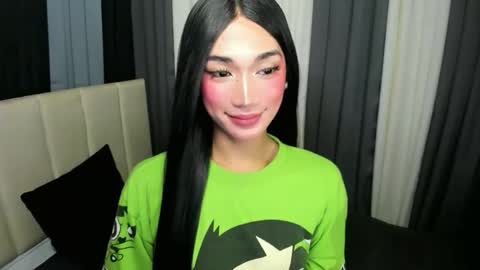 pixiedoll_ online show from May 7, 5:07 pm