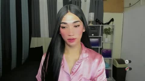pixiedoll_ online show from May 8, 6:24 pm
