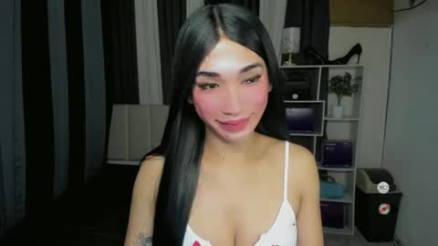 pixiedoll_ online show from May 9, 6:24 pm