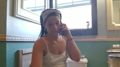 PixieLuxXx online show from April 14, 1:06 pm