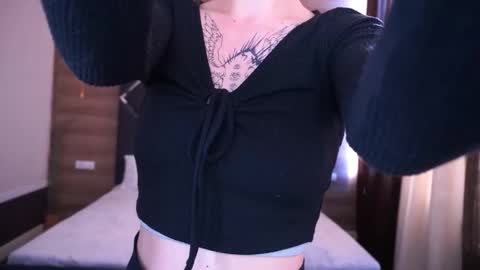 pixiepeachh online show from September 26, 1:04 pm