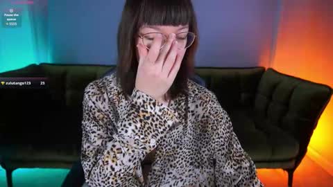 pixiepeachh online show from October 11, 6:23 am