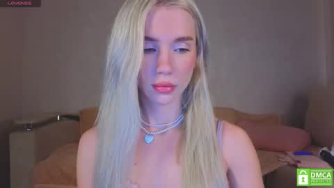 Snapshot of pixieprick chatting on January 8, 5:59 pm Emmy and Edward online show from January 8, 5:59 pm