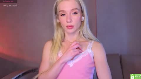 Snapshot of pixieprick chatting on February 24, 8:23 am Emmy and Edward online show from February 24, 8:23 am