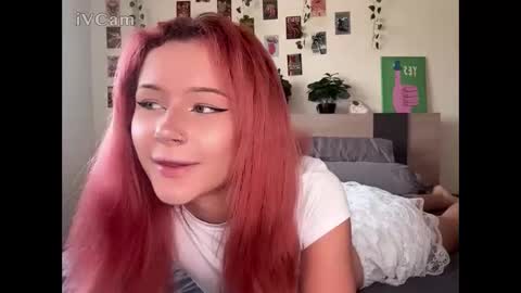 Snapshot of pixieyes0n chatting on February 20, 2:41 am Daryl online show from February 20, 2:41 am