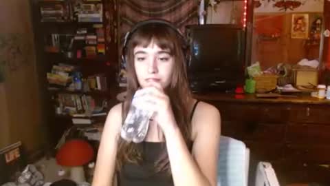 Snapshot of pixinun chatting on October 13, 6:08 pm Izzy online show from October 13, 6:08 pm