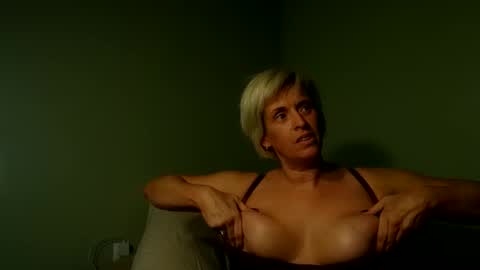 Snapshot of platinumpurdy chatting on November 26, 4:46 am PlatniumPurdy online show from November 26, 4:46 am