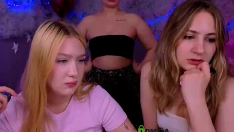 Snapshot of playful_sophie chatting on June 25, 7:51 pm Sophie online show from June 25, 7:51 pm