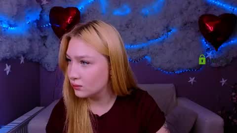 Snapshot of playful_sophie chatting on June 27, 7:19 pm Sophie online show from June 27, 7:19 pm