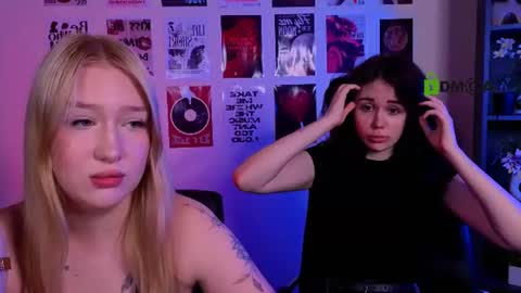 Snapshot of playful_sophie chatting on July 14, 7:19 pm Sophie online show from July 14, 7:19 pm