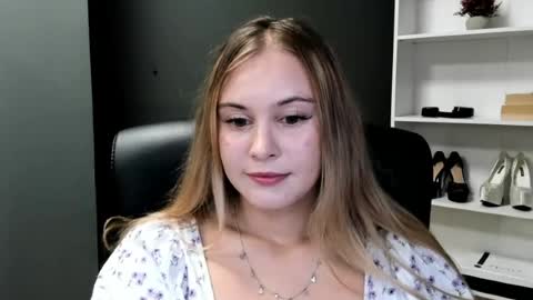 Snapshot of playgirl_valeria chatting on July 5, 1:29 pm Valeria online show from July 5, 1:29 pm