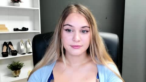Snapshot of playgirl_valeria chatting on July 25, 6:33 am Valeria online show from July 25, 6:33 am