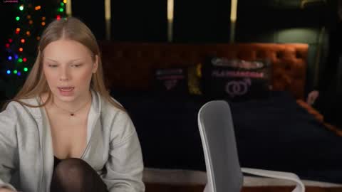 Lana online show from December 17, 11:27 am