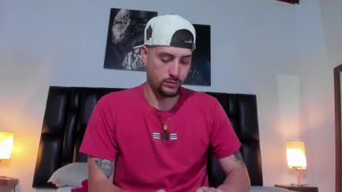 Snapshot of pleasure_vibes023 chatting on December 26, 9:04 pm JUAN AND JULI online show from December 26, 9:04 pm