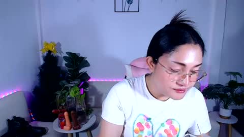 Ploysai online show from June 23, 8:45 am