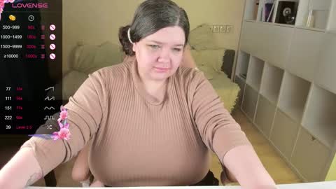 Snapshot of plum_pie__ chatting on November 12, 12:55 am Alice online show from November 12, 12:55 am