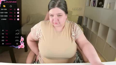 Snapshot of plum_pie__ chatting on November 17, 4:24 pm Alice online show from November 17, 4:24 pm