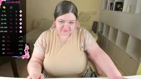 Snapshot of plum_pie__ chatting on November 18, 3:49 pm Alice online show from November 18, 3:49 pm