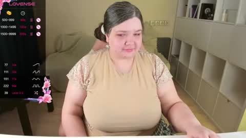 Snapshot of plum_pie__ chatting on November 19, 2:39 pm Alice online show from November 19, 2:39 pm