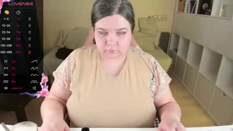 Snapshot of plum_pie__ chatting on November 23, 5:13 pm Alice online show from November 23, 5:13 pm