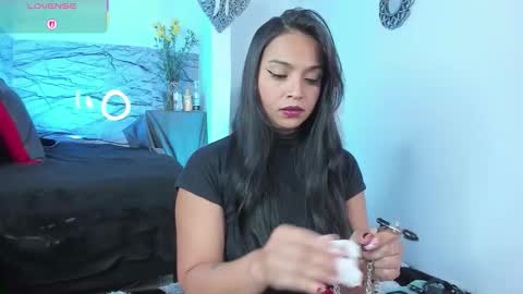 Snapshot of pocahontas921 chatting on February 19, 7:32 pm Emi online show from February 19, 7:32 pm