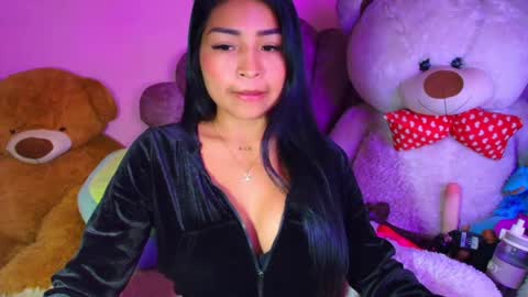 Snapshot of pocahontas_cute chatting on June 5, 2:23 pm Nicole online show from June 5, 2:23 pm