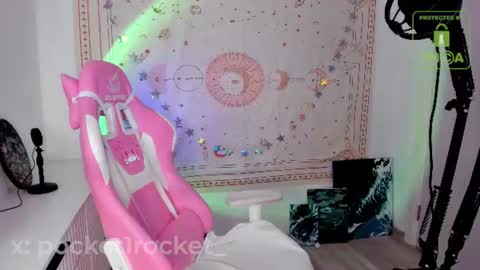 Snapshot of pocketrocket_ chatting on June 19, 12:48 am pocketrocket_ online show from June 19, 12:48 am