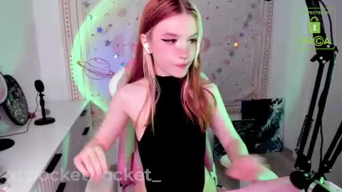 Snapshot of pocketrocket_ chatting on July 19, 12:14 am pocketrocket_ online show from July 19, 12:14 am