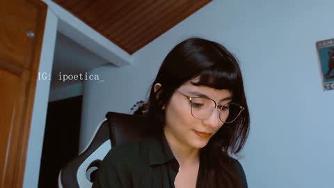 Snapshot of poeeticaa_ chatting on January 30, 3:19 pm IG ipoetica online show from January 30, 3:19 pm