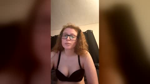 poisonivyy95 online show from March 9, 1:42 am