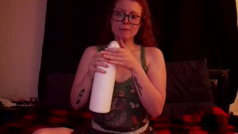 poisonivyy95 online show from March 22, 1:53 am