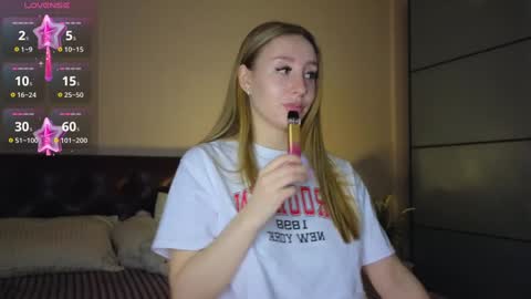 Snapshot of polidevis chatting on December 1, 5:24 pm Candytrain online show from December 1, 5:24 pm