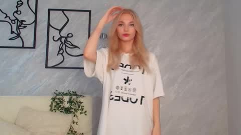 Snapshot of pollimills chatting on September 15, 7:19 am pollimills online show from September 15, 7:19 am