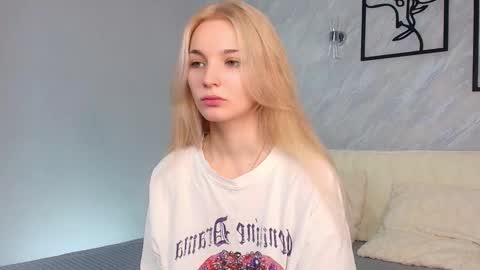 Snapshot of pollimills chatting on September 16, 7:09 am pollimills online show from September 16, 7:09 am