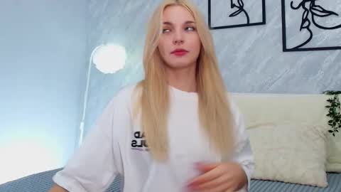 Snapshot of pollimills chatting on September 25, 7:23 am pollimills online show from September 25, 7:23 am