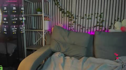 Polly online show from March 8, 1:14 am