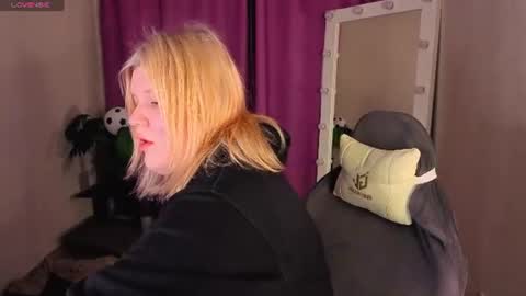 Snapshot of polly__mayer chatting on June 22, 1:07 am Polly online show from June 22, 1:07 am