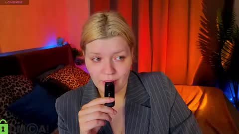 Snapshot of polly__mayer chatting on June 25, 1:16 am Polly online show from June 25, 1:16 am