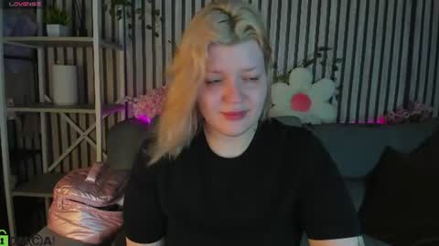 Snapshot of polly__mayer chatting on June 29, 1:12 am Polly online show from June 29, 1:12 am