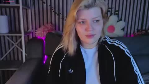 Snapshot of polly__mayer chatting on July 3, 1:34 am Polly online show from July 3, 1:34 am