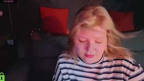 Snapshot of polly__mayer chatting on July 7, 1:08 am Polly online show from July 7, 1:08 am