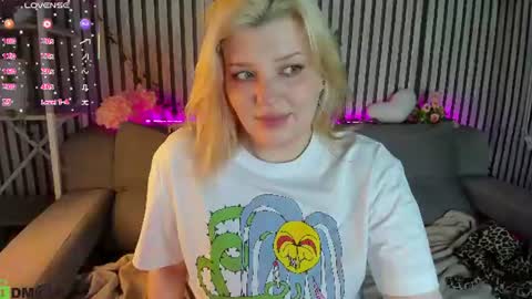 Snapshot of polly__mayer chatting on July 25, 1:04 am Polly online show from July 25, 1:04 am