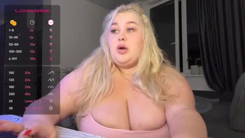 polly_cuteee online show from October 21, 7:14 pm