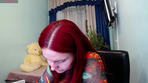Snapshot of pollygreen chatting on December 23, 7:28 am Olivia online show from December 23, 7:28 am