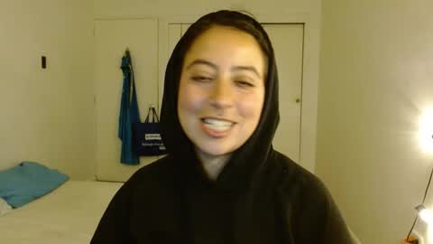 Poly online show from December 18, 1:33 am