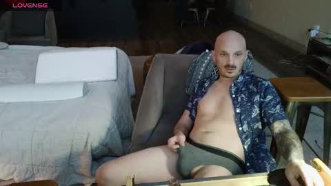 Snapshot of pompous_pirate chatting on March 3, 12:00 pm Pompous Pirates online show from March 3, 12:00 pm