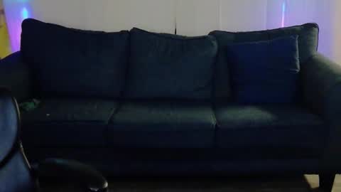 Snapshot of poo_c_licker213 chatting on December 14, 6:30 am poo_c_licker213 online show from December 14, 6:30 am